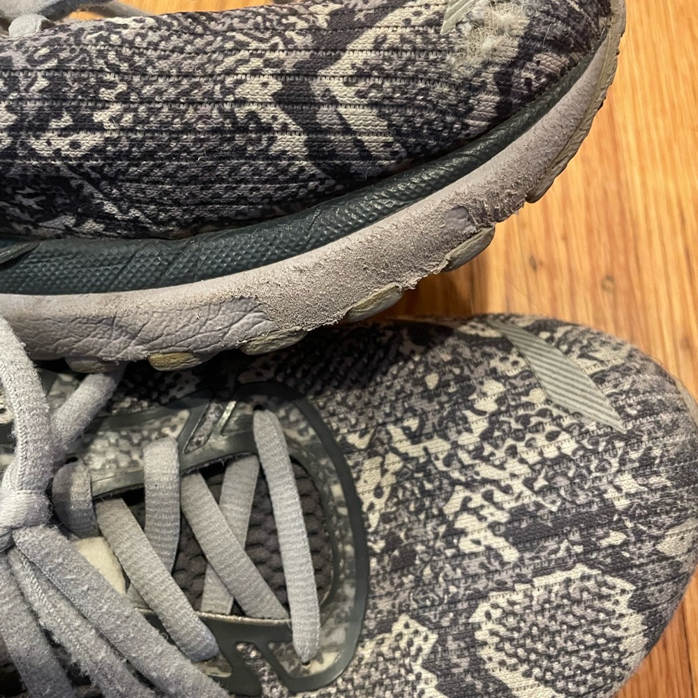 Brooks Black and Gray Snake pattern Sneakers Adre… - image 9